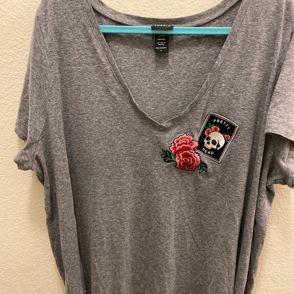 Torrid grey patch skull shirt